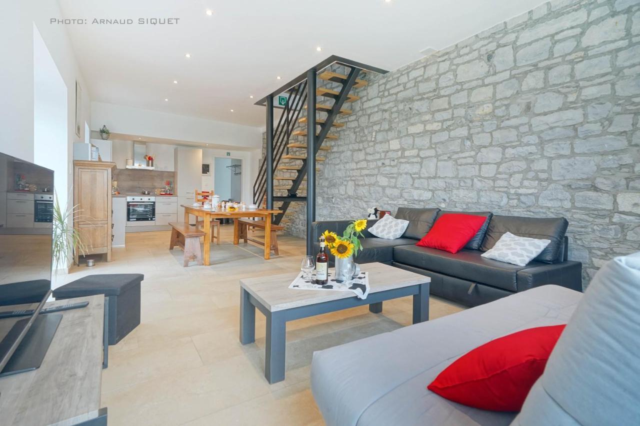 Gite Familial Ferme Des Aujes Falaen Onhaye Exterior foto